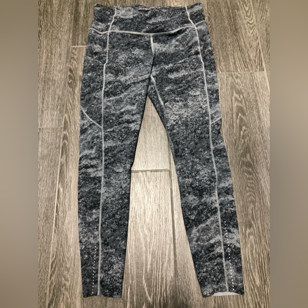 Lululemon Wunder under size 10 leggings with pockets